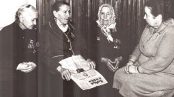 ЛИСТАЯ СТАРЫЕ АЛЬБОМЫ. АРХИВНАЯ СРЕДА